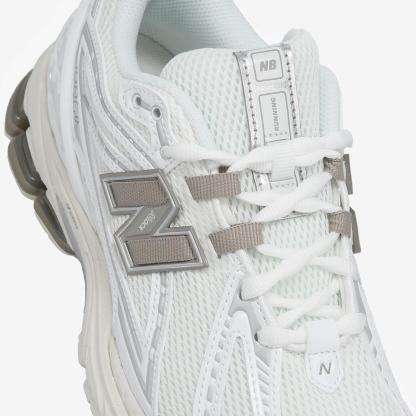 U1906980 - White