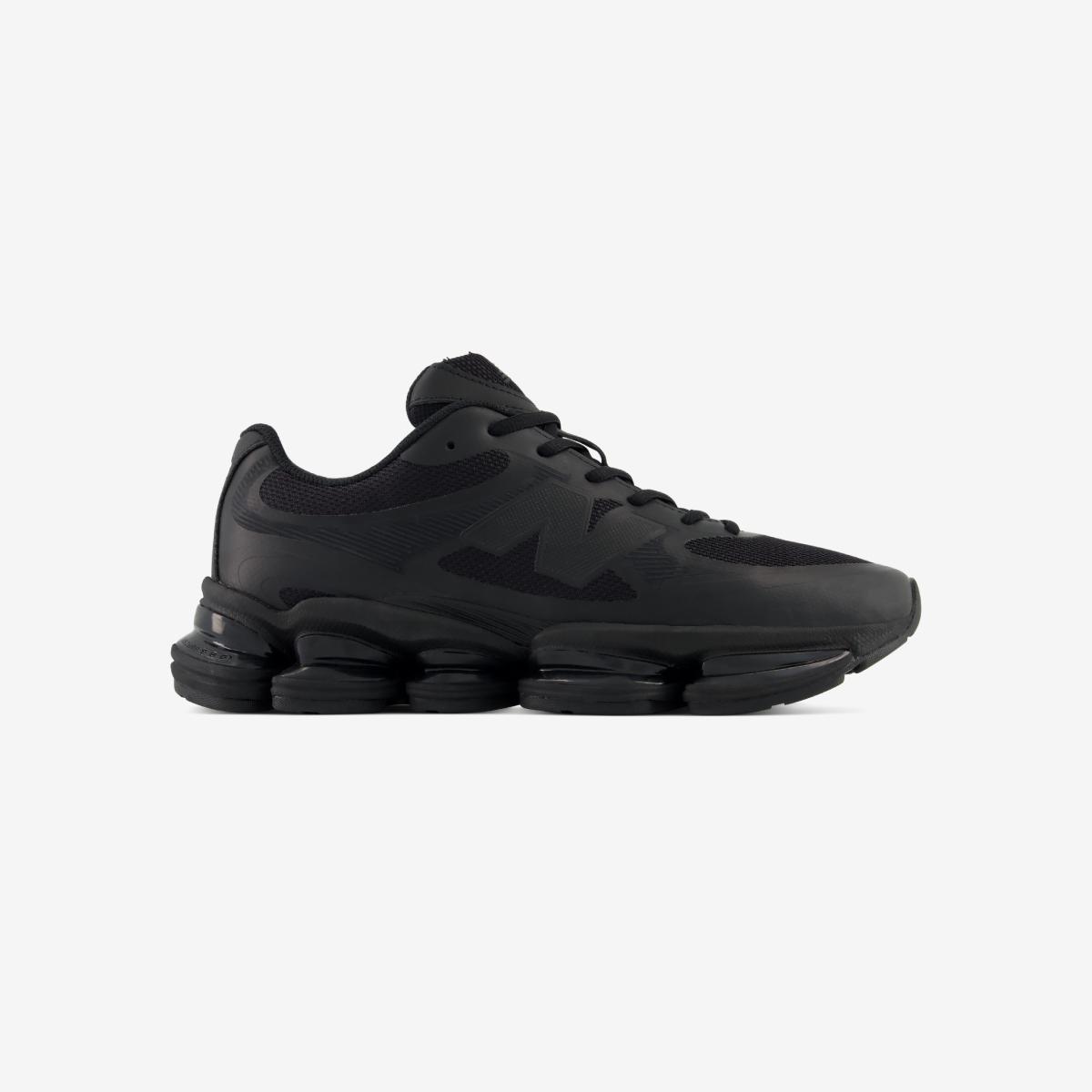 U20005L0 - Black