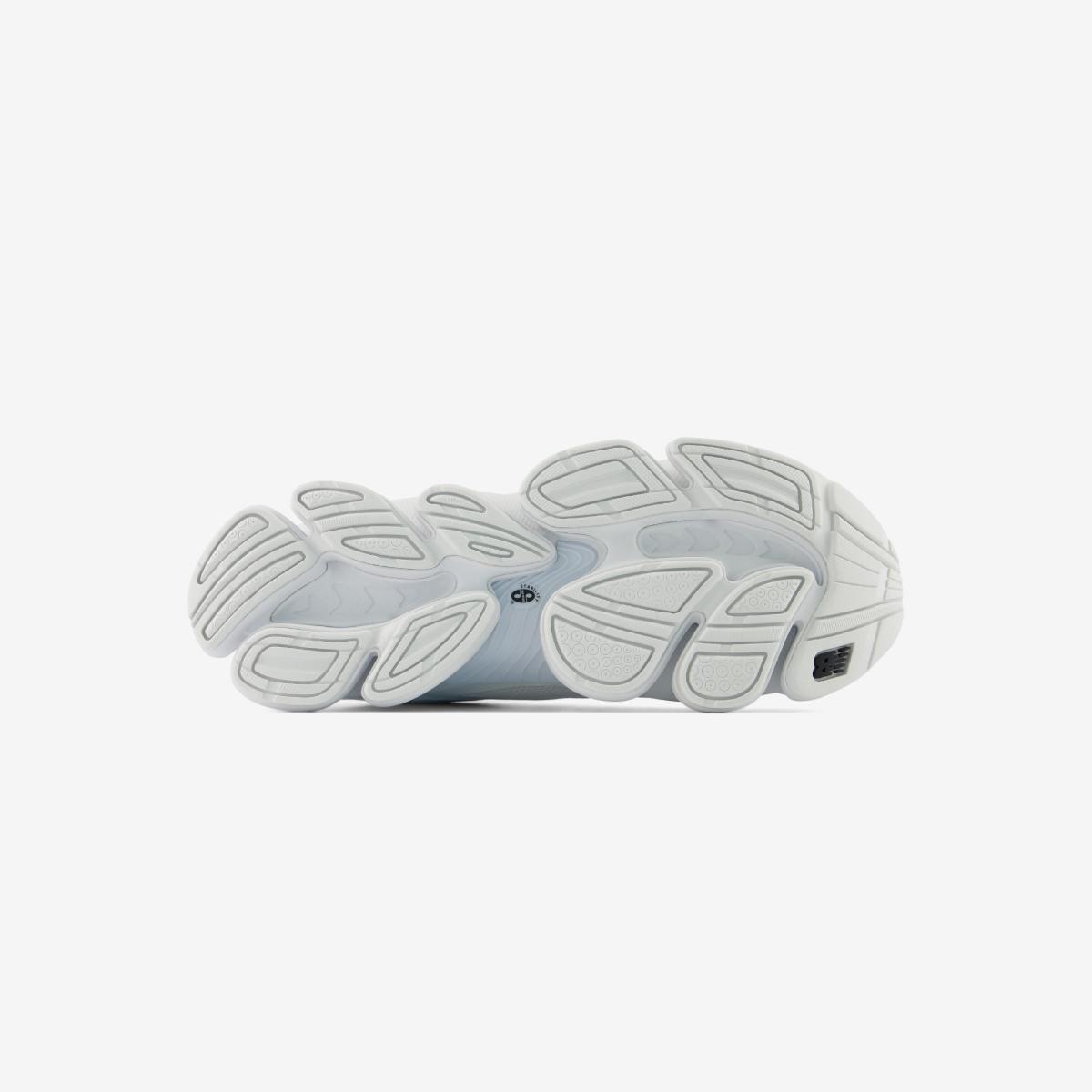 U20005L0 - White