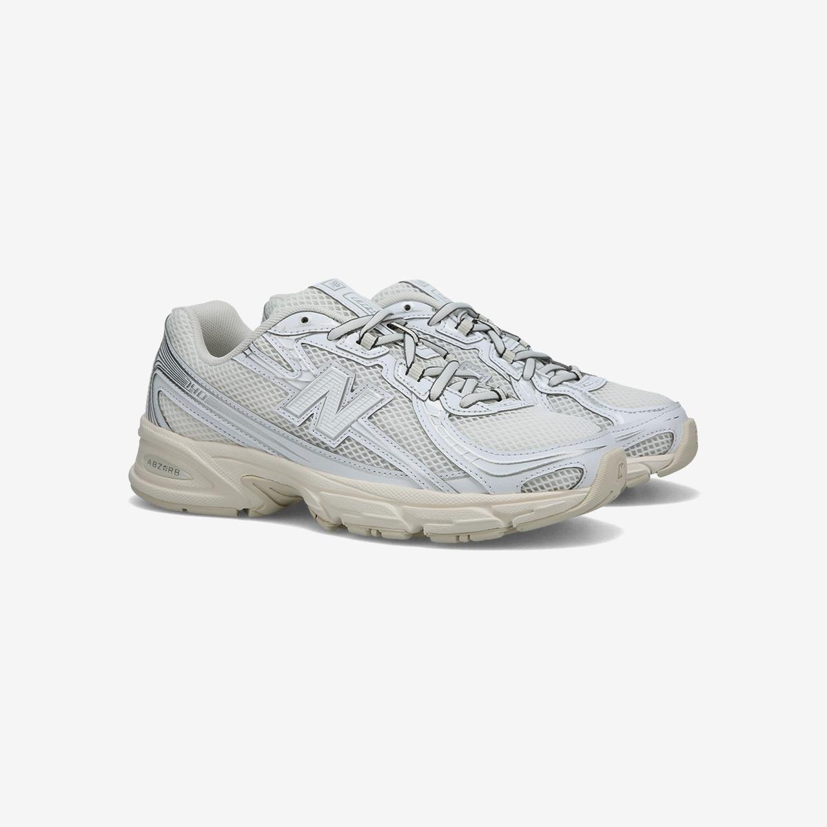 U7401P5 - White