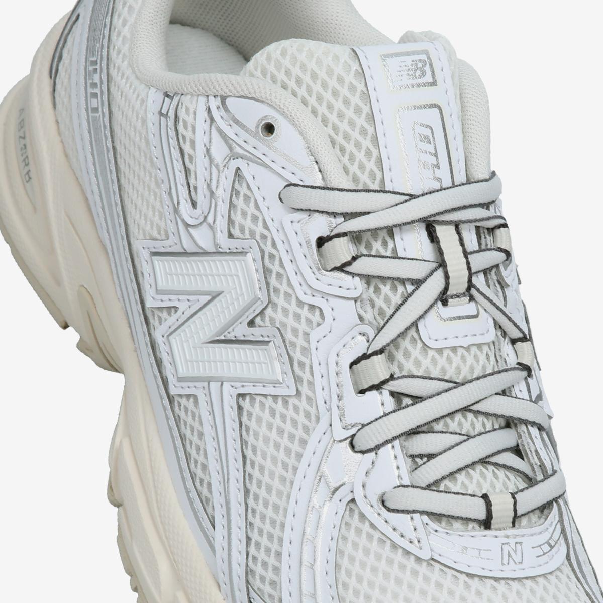 U7401P5 - White