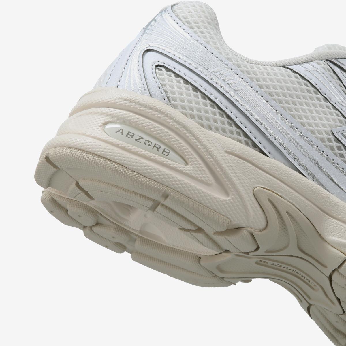 U7401P5 - White