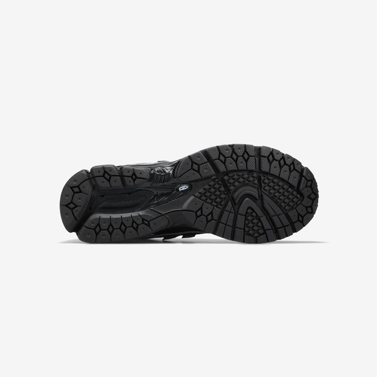 U19064Z7 - Black