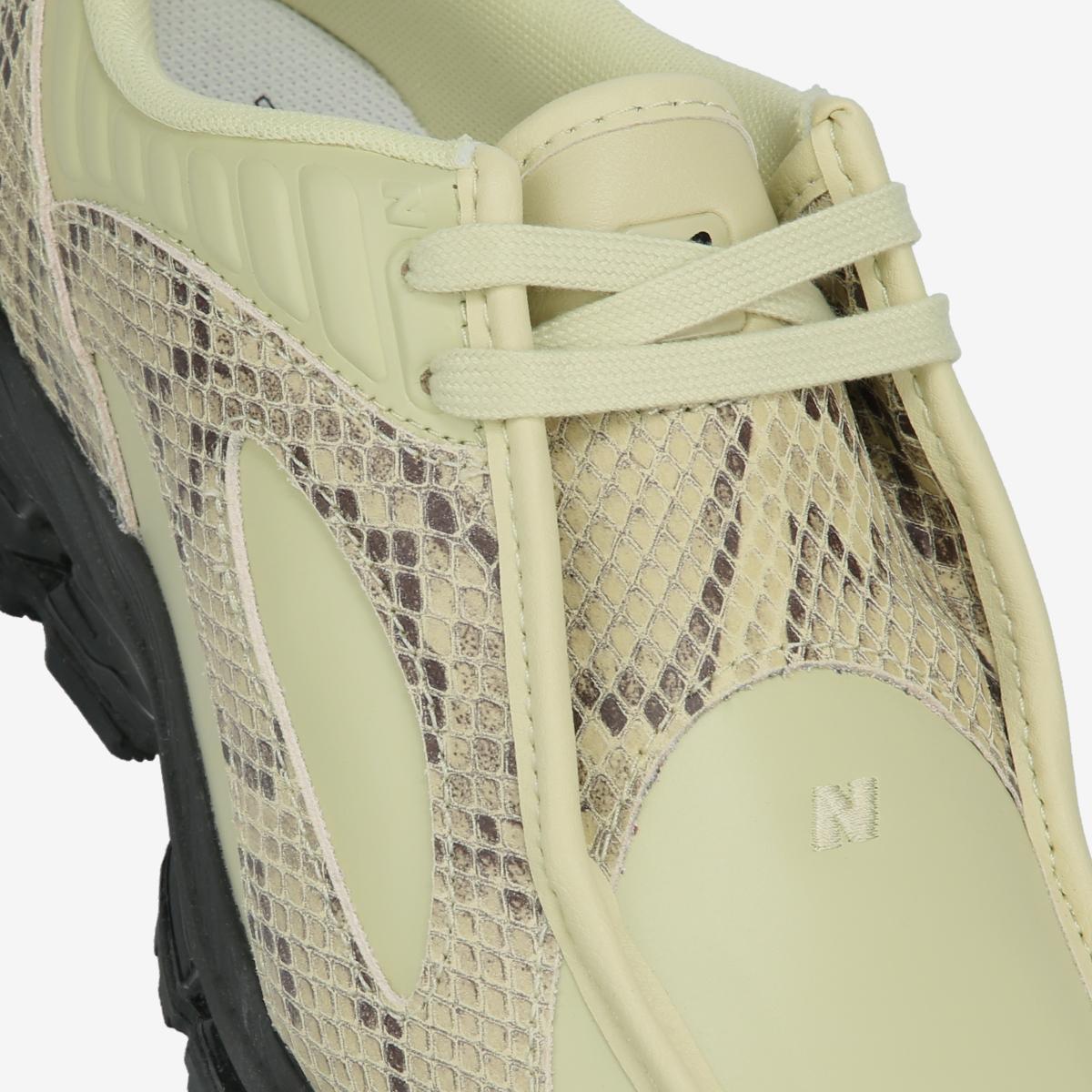 U18905JK - Beige