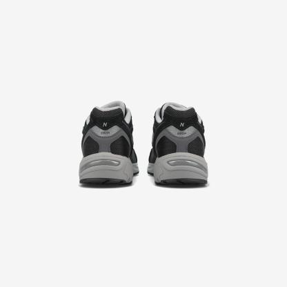 U880R8EU - Black