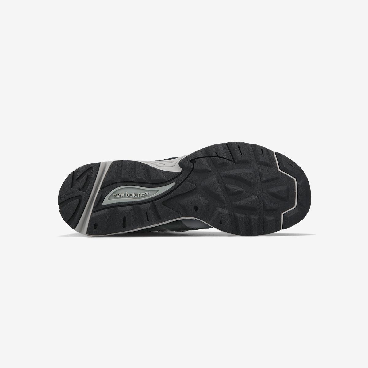 U880R8EU - Black