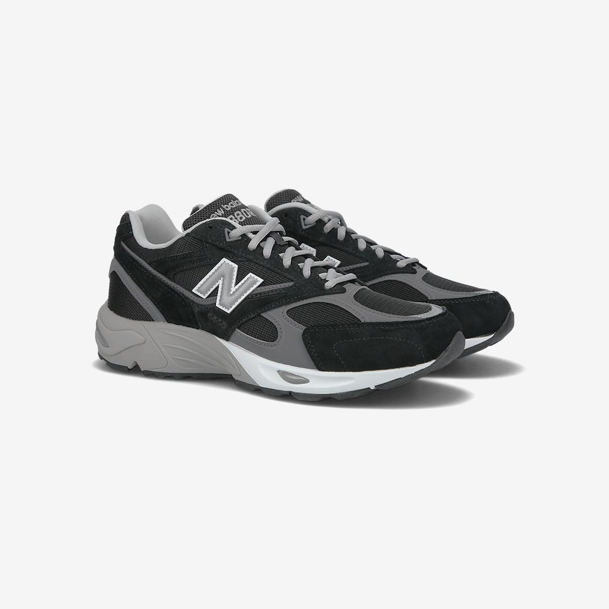 U880R8EU - Black