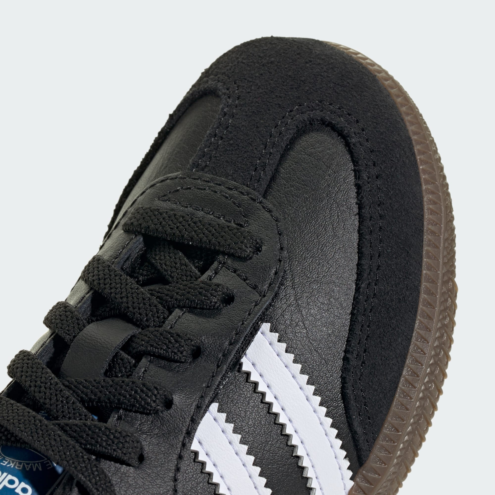 삼바 OG 컴포트 클로저 - Core Black / Cloud White / Gum