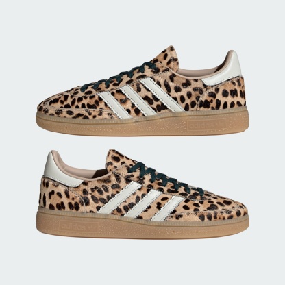 HANDBALL SPEZIAL SHOES - Magic Beige / Ivory / Aurora Ivy - KI6678 - Mirrored Pair View