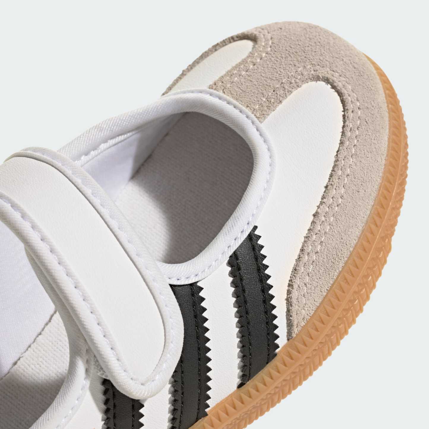 삼바 제인 - Cloud White / Core Black / Gum