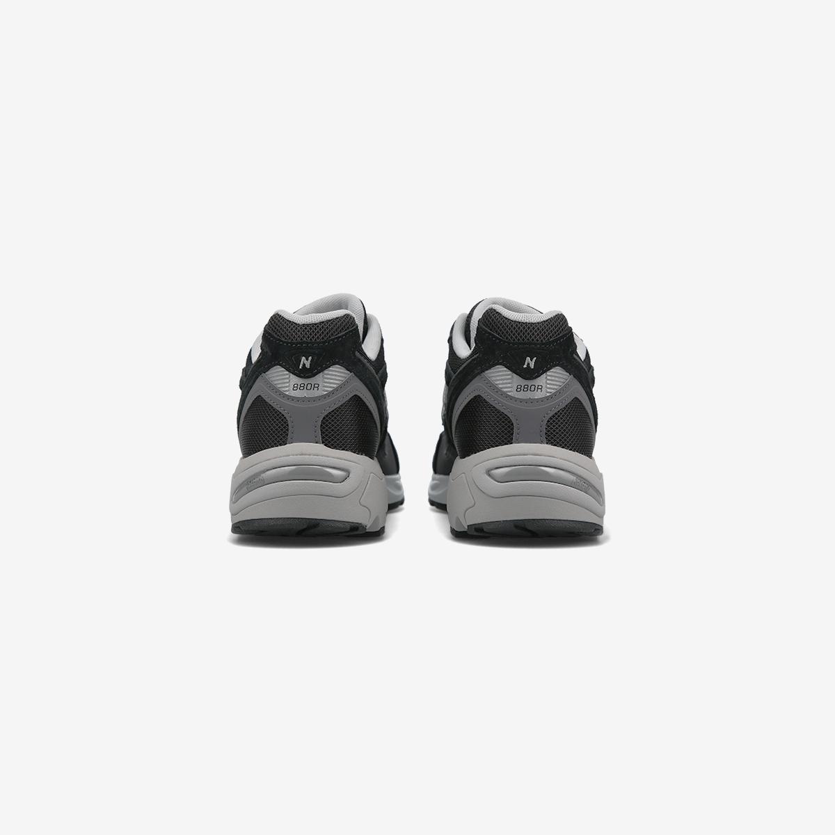 U880R3TR - Black