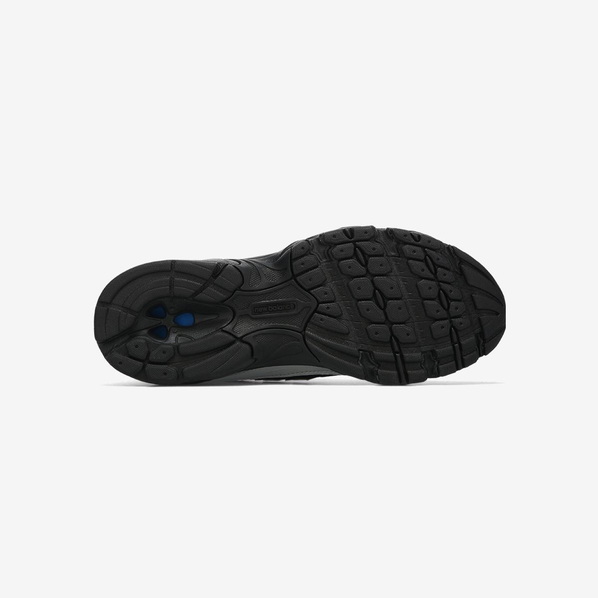 U7403FT - Black
