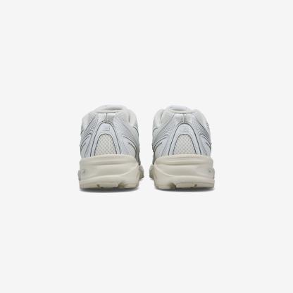 U7401P5 - White
