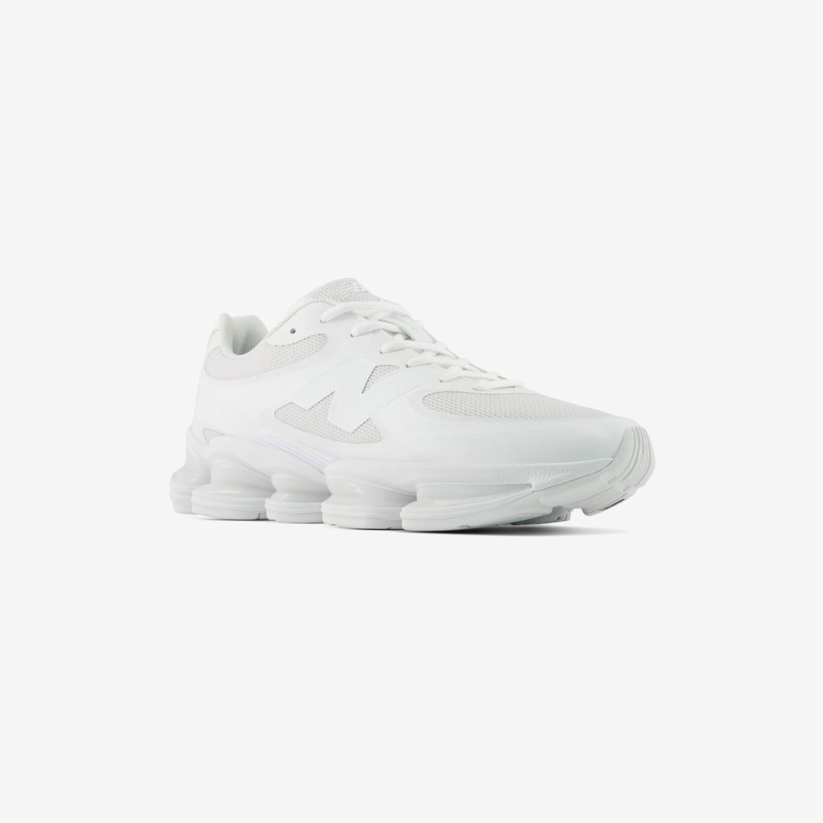U20005L0 - White