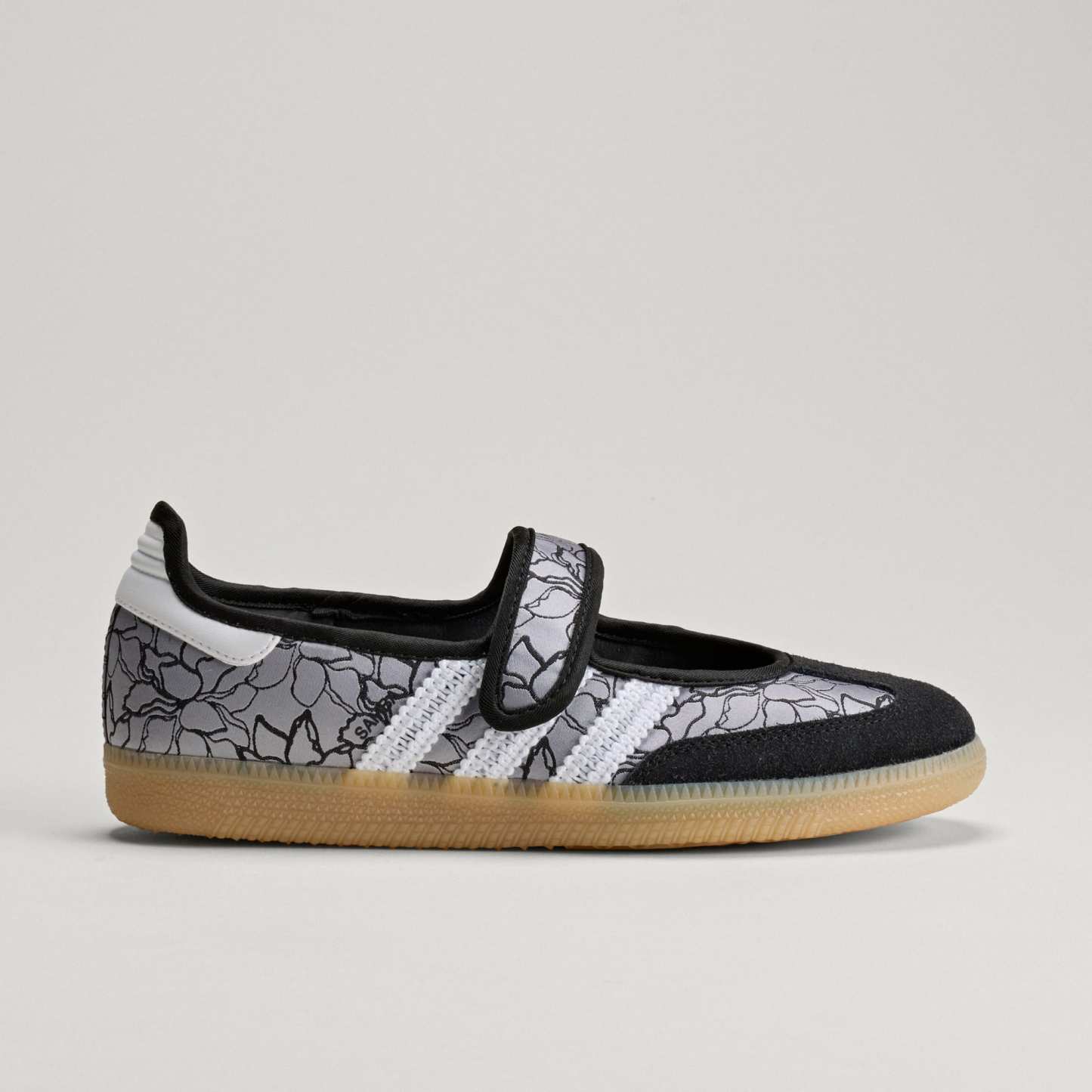 삼바 제인 - Core Black / Cloud White / Gum