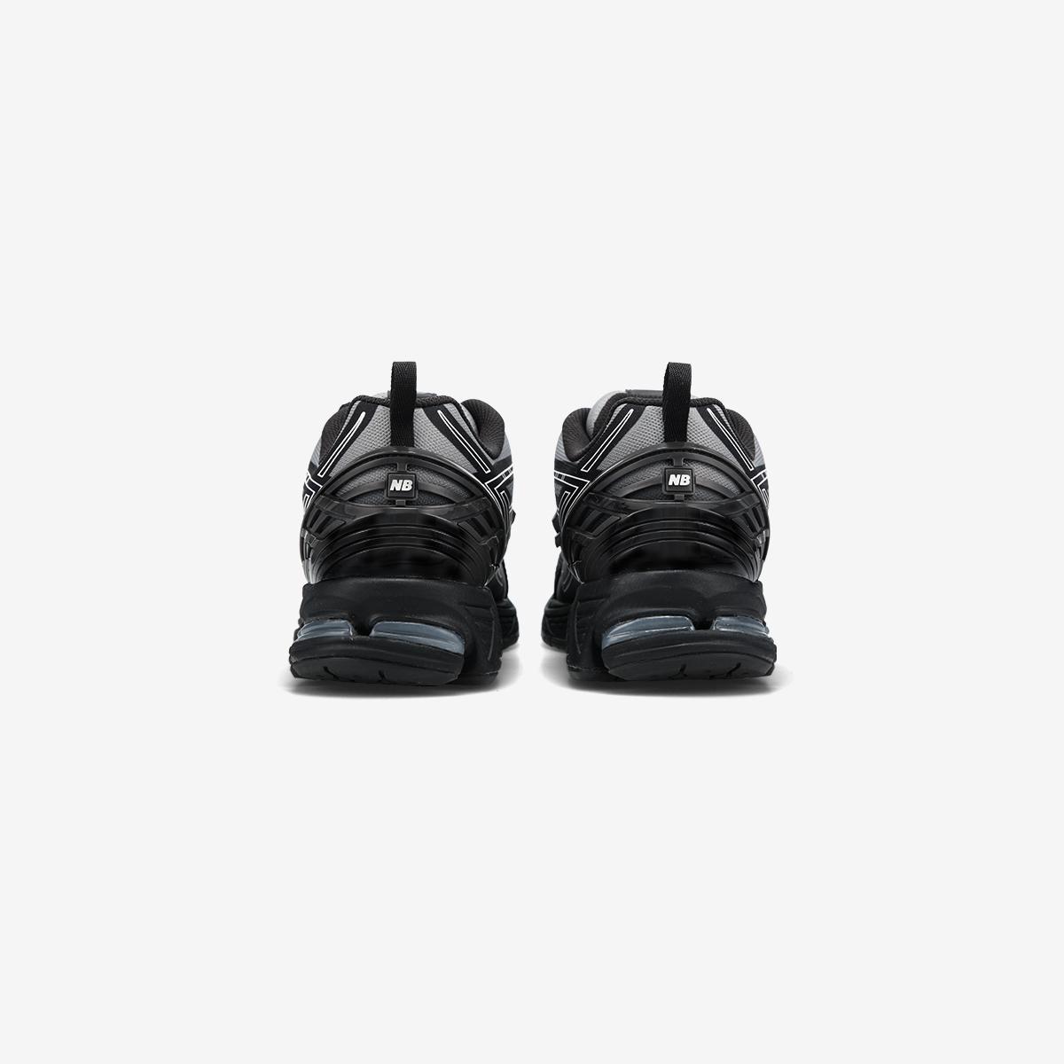 U19069BR - Black