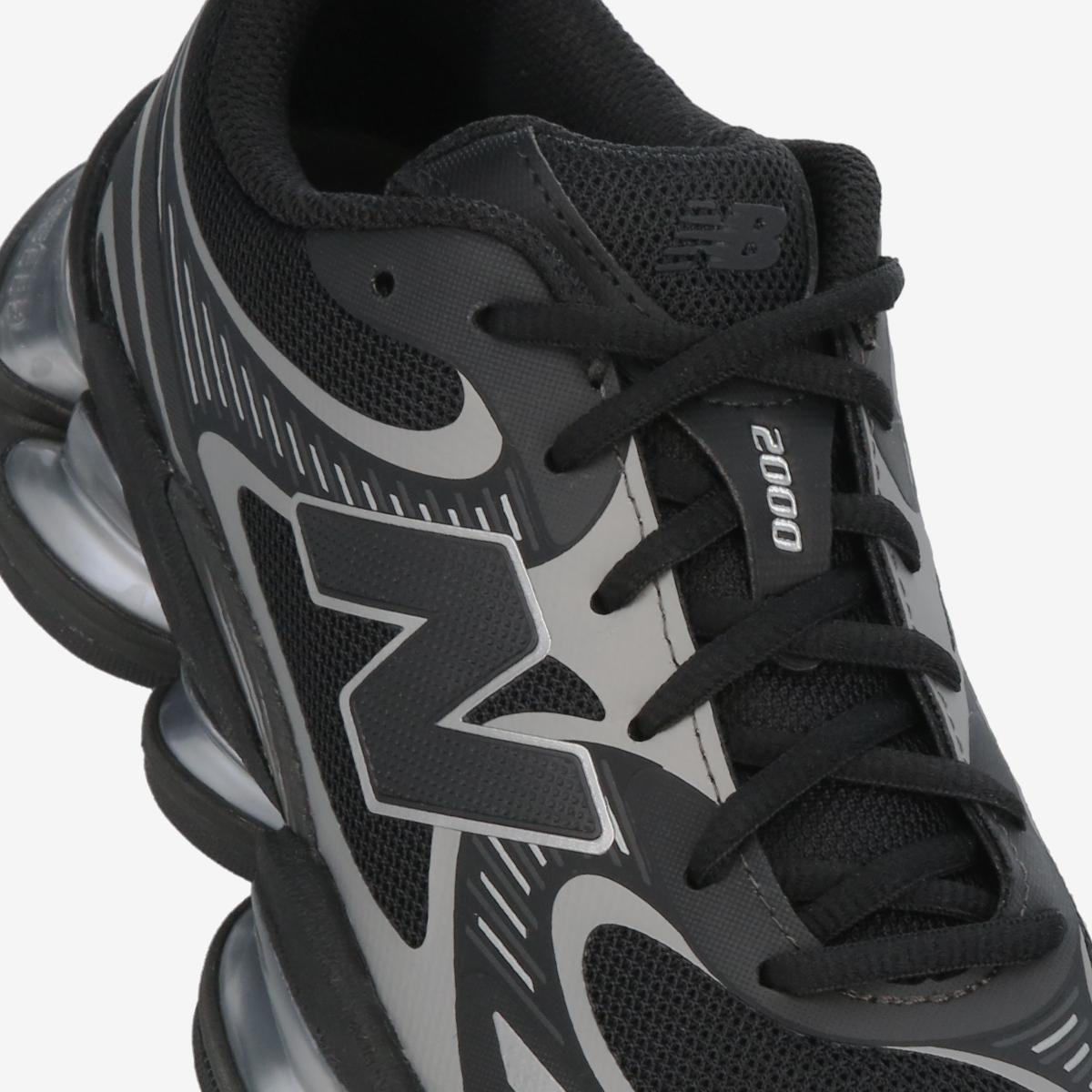 U20007TW - Black