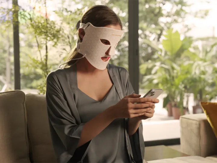 Deralume LED Face Mask Pro – 7-Color Light Therapy for Skincare