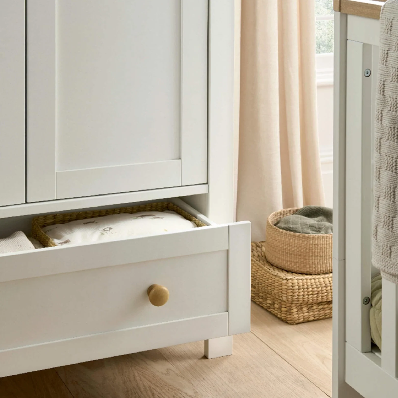 Mamas & Papas Wedmore 5 Piece Nursery Room Set – White/Natural