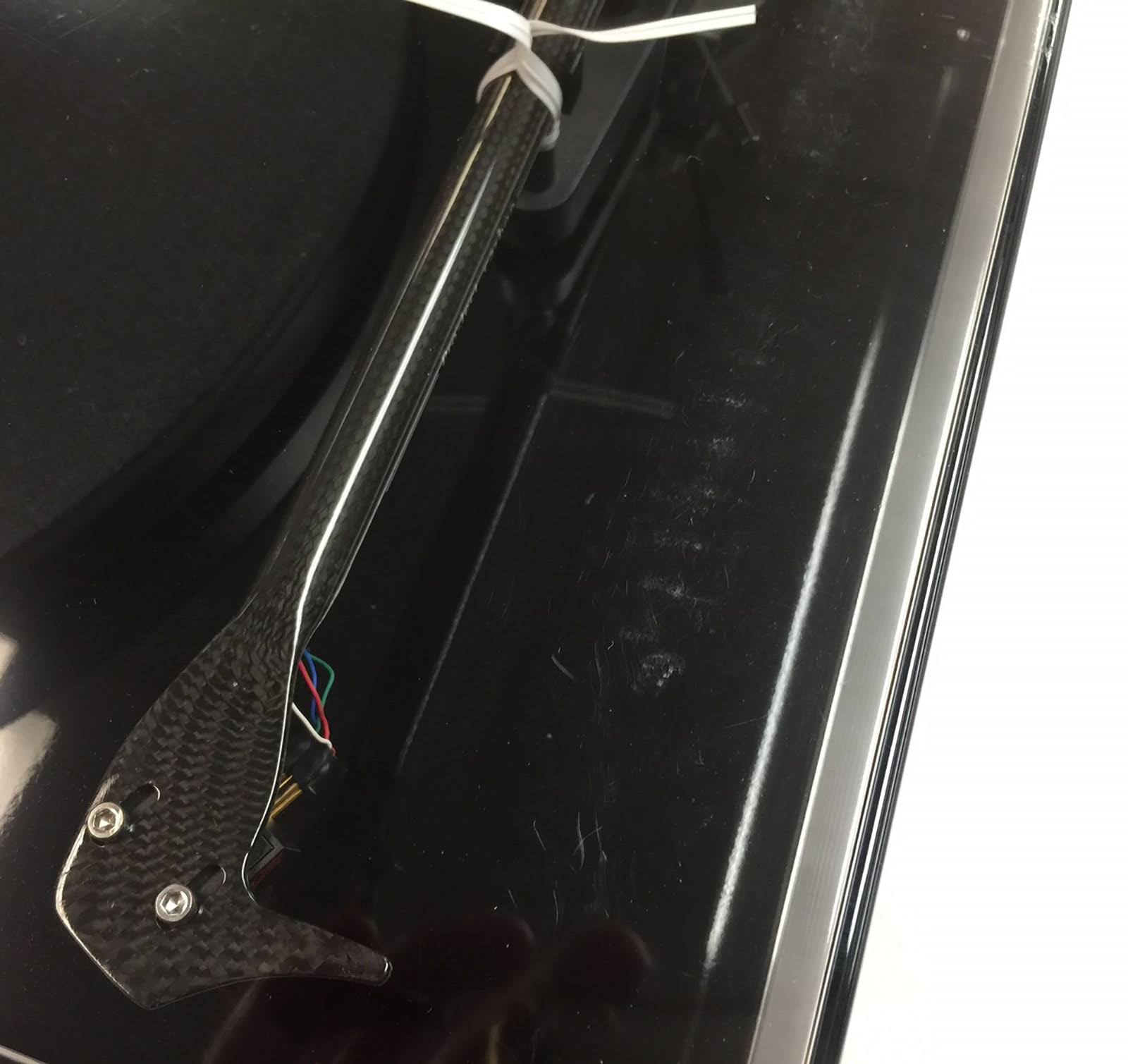 Pro-Ject Debut Carbon DC Gloss Black Open Box Turntable w/ Minor Cosmetic Damage