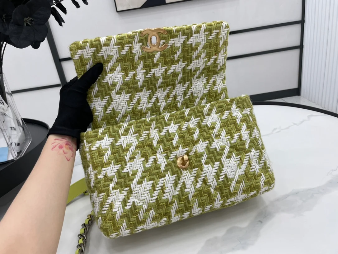 Chanel 19 Large Handbag Gold Hardware Green For Women, Women&rsquo;s Handbags, Shoulder Bags 11.8in/30cm