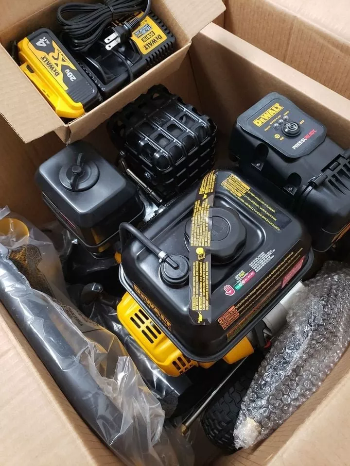 DEWALT 4000 PSI COLD WATER PROFESSIONAL GAS PRESSURE WASHER HONDA TRIPLEX PUMP