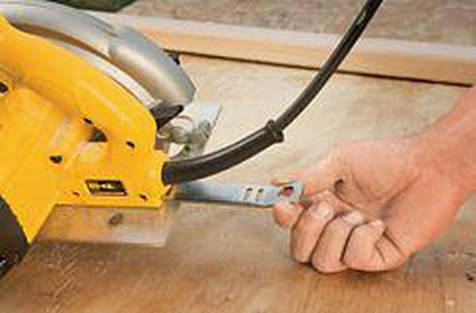 DeWALT DWE575 15A Corded 7-1/4 in. Lightweight Circular Saw