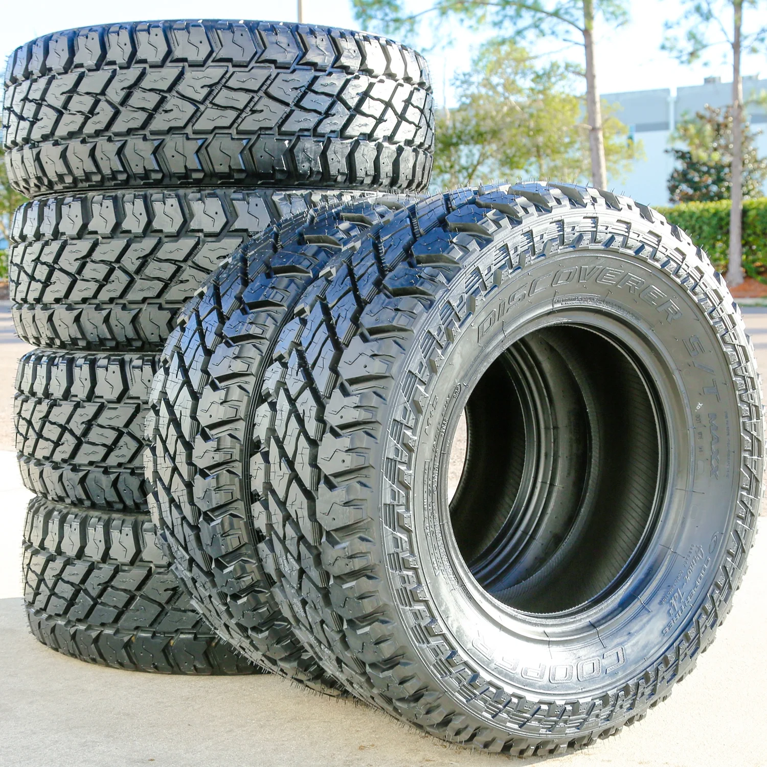 Cooper Discoverer S/T Maxx 265/65R17 120 Q Tire