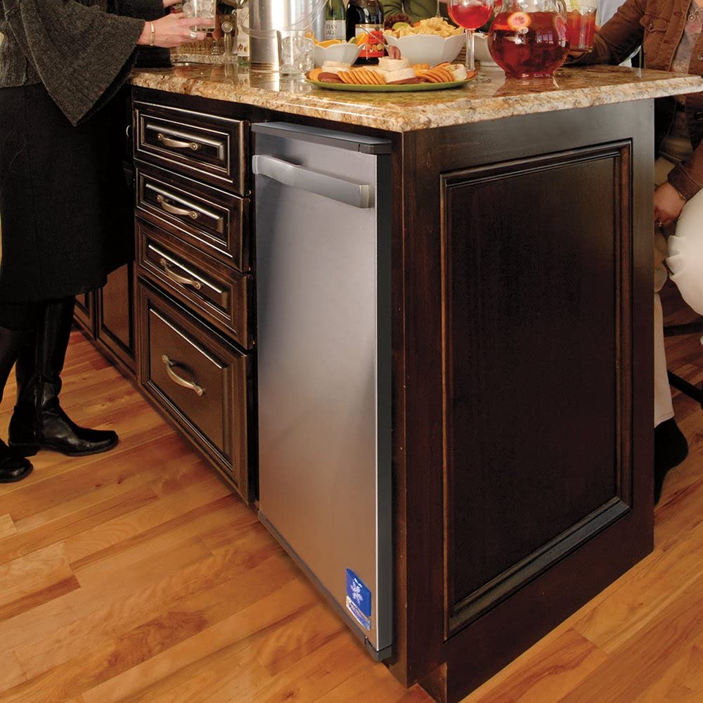 Manitowoc SM-50A 14 3/4" Air Cooled Undercounter Gourmet Cube Ice Machine with 25 lb. Bin - 53 lb.