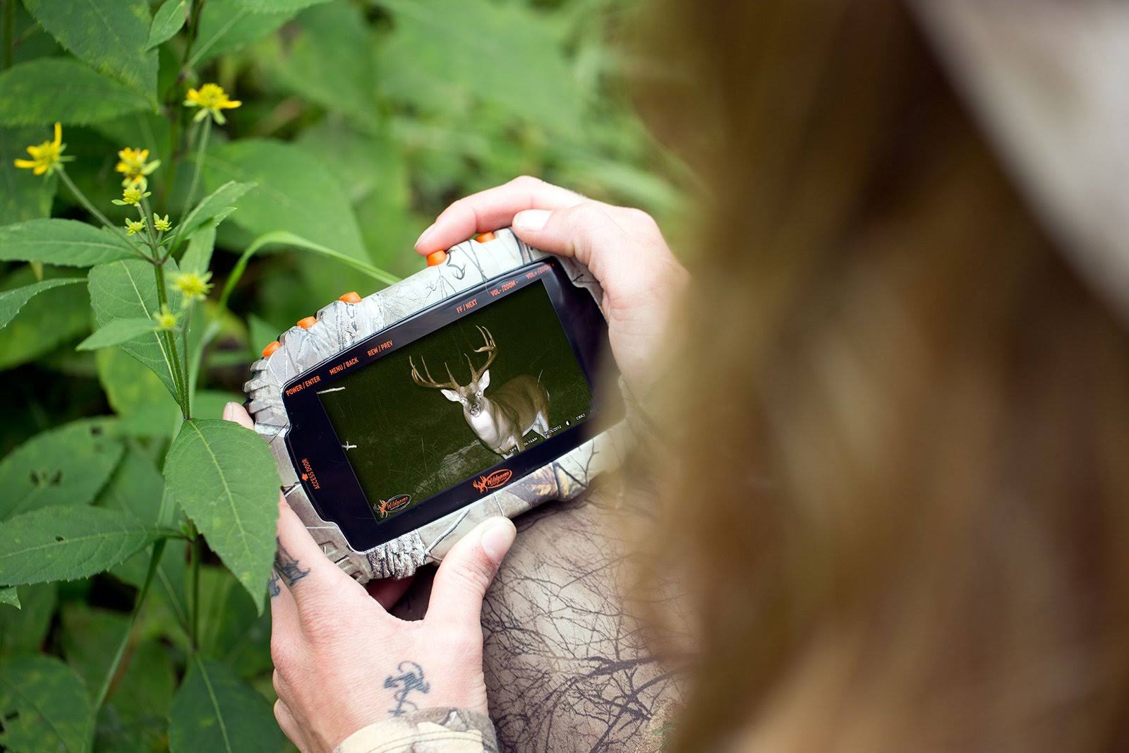Wildgame Innovations - VU50 - Handheld Card Viewer Trail Pad
