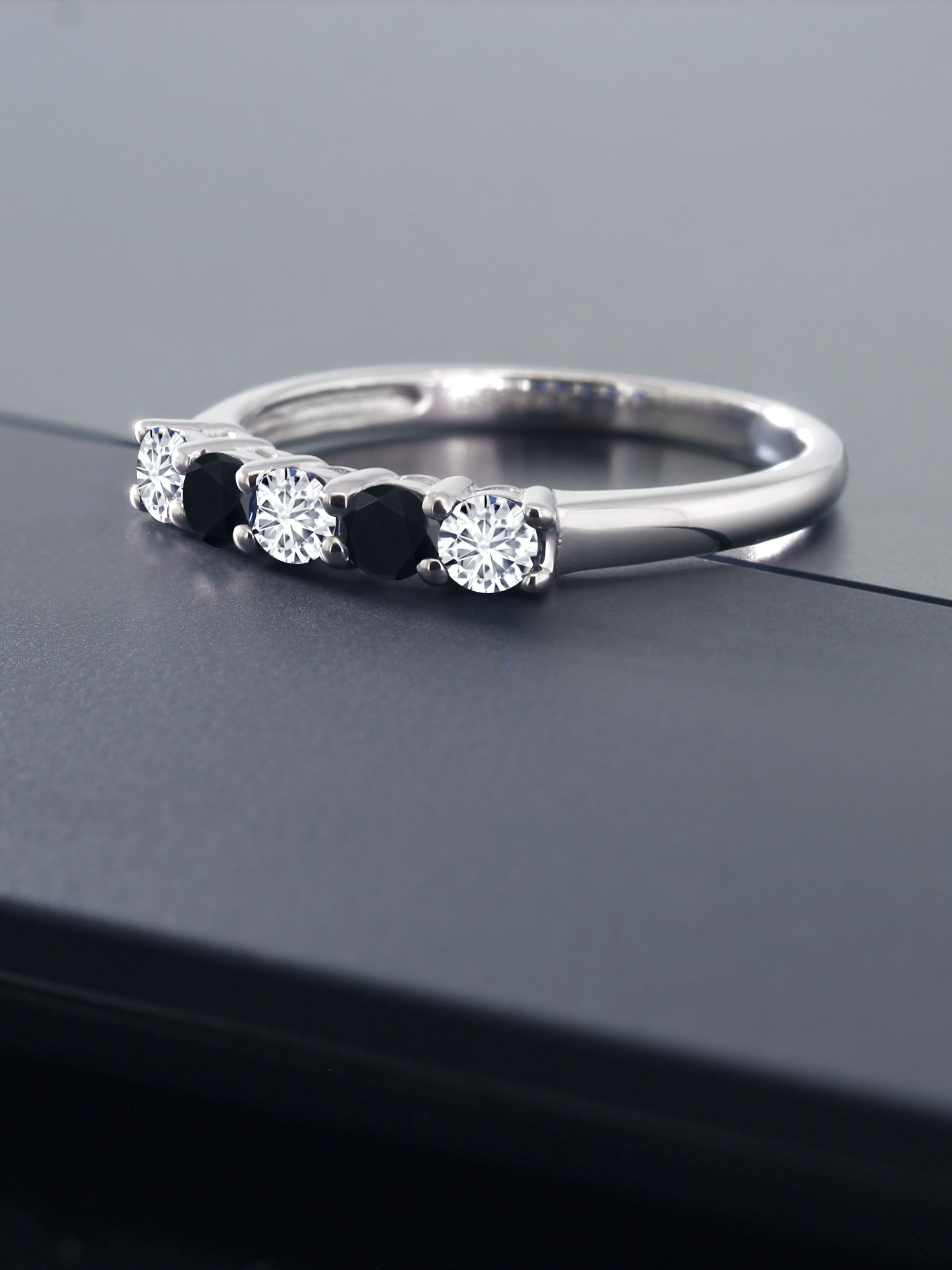 10K White Gold White Lab Grown Diamond and Black Onyx 5 Stone Wedding Engagement Anniversary Promise Ring For Women (0.50 Cttw, Round 3MM