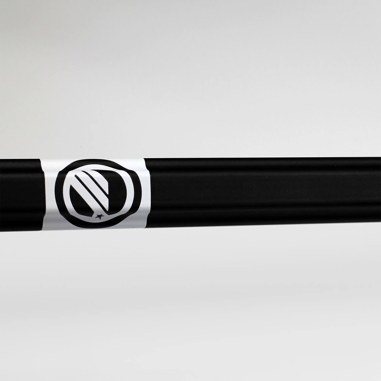 Maverik Caliber Lacrosse Shaft Black - Defense