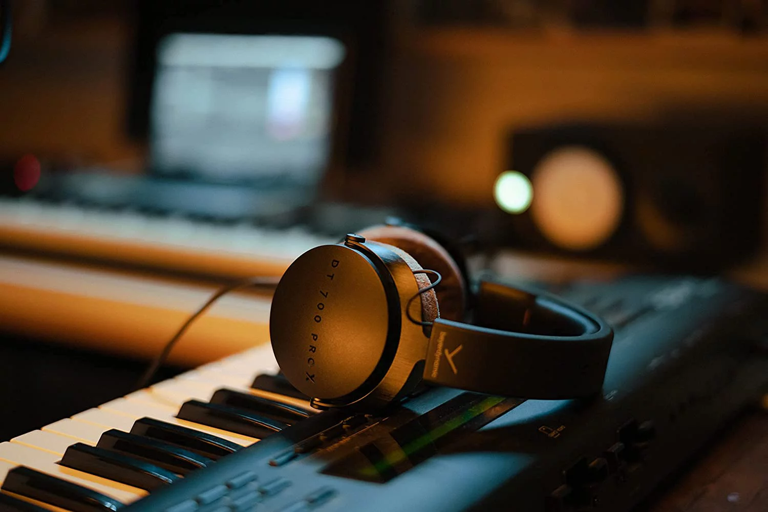 Beyerdynamic DT 700 Pro X Closed-Back Studio Headphones Bundle with Detachable Cable, Headphone Splitter, Extension Cable