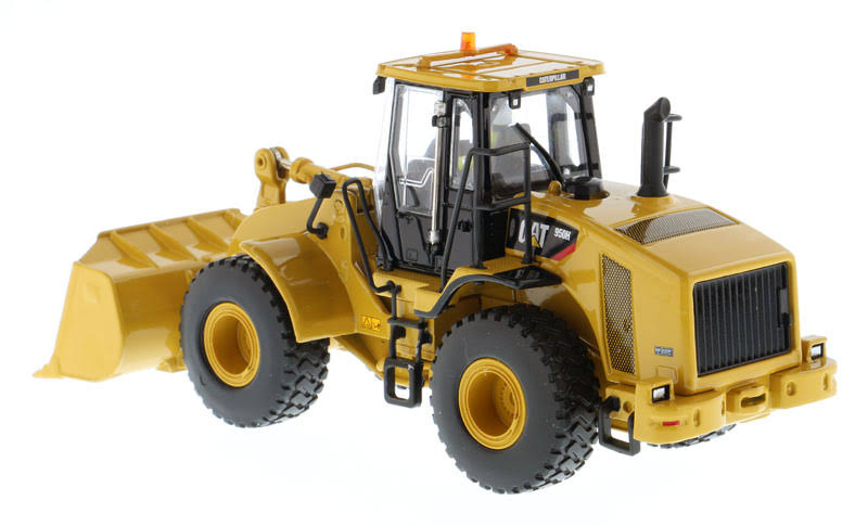 Cat Caterpillar 950H Wheel Loader with Operator 1/50 Diecast Model by Diecast Masters