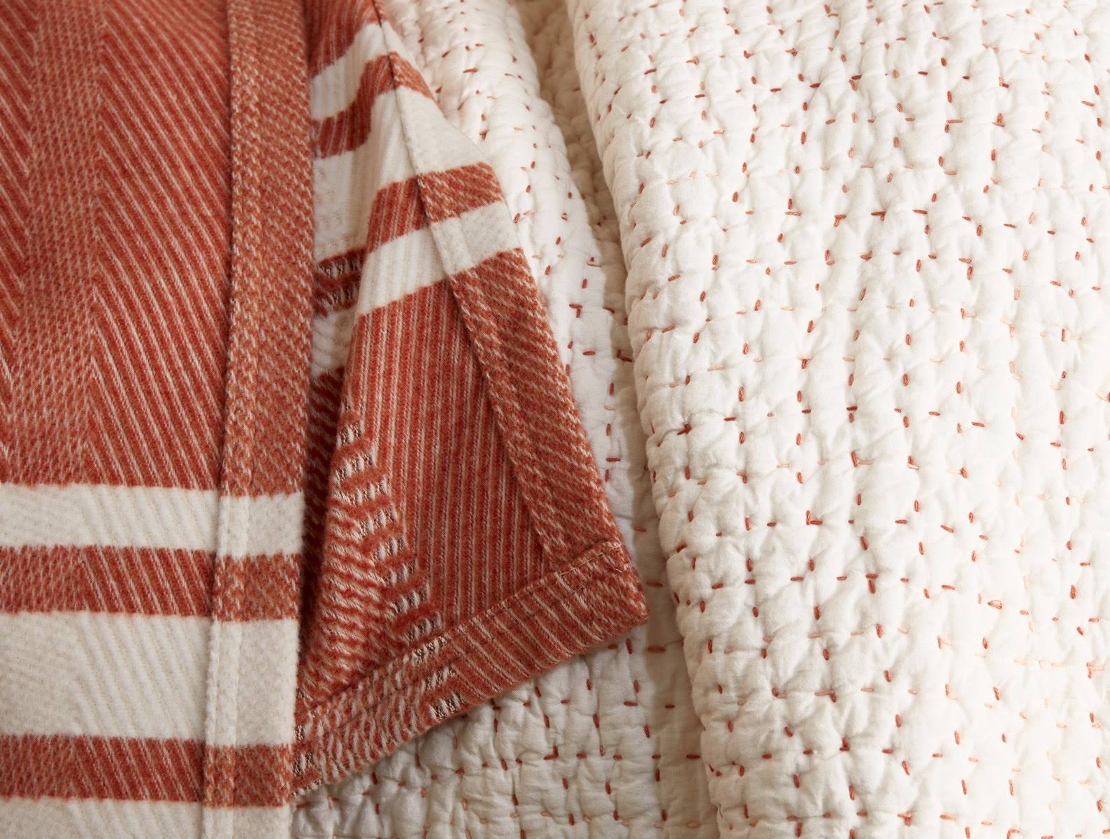 Coyuchi Pebbled Handstitched Organic Quilt, Slate, Full/Queen