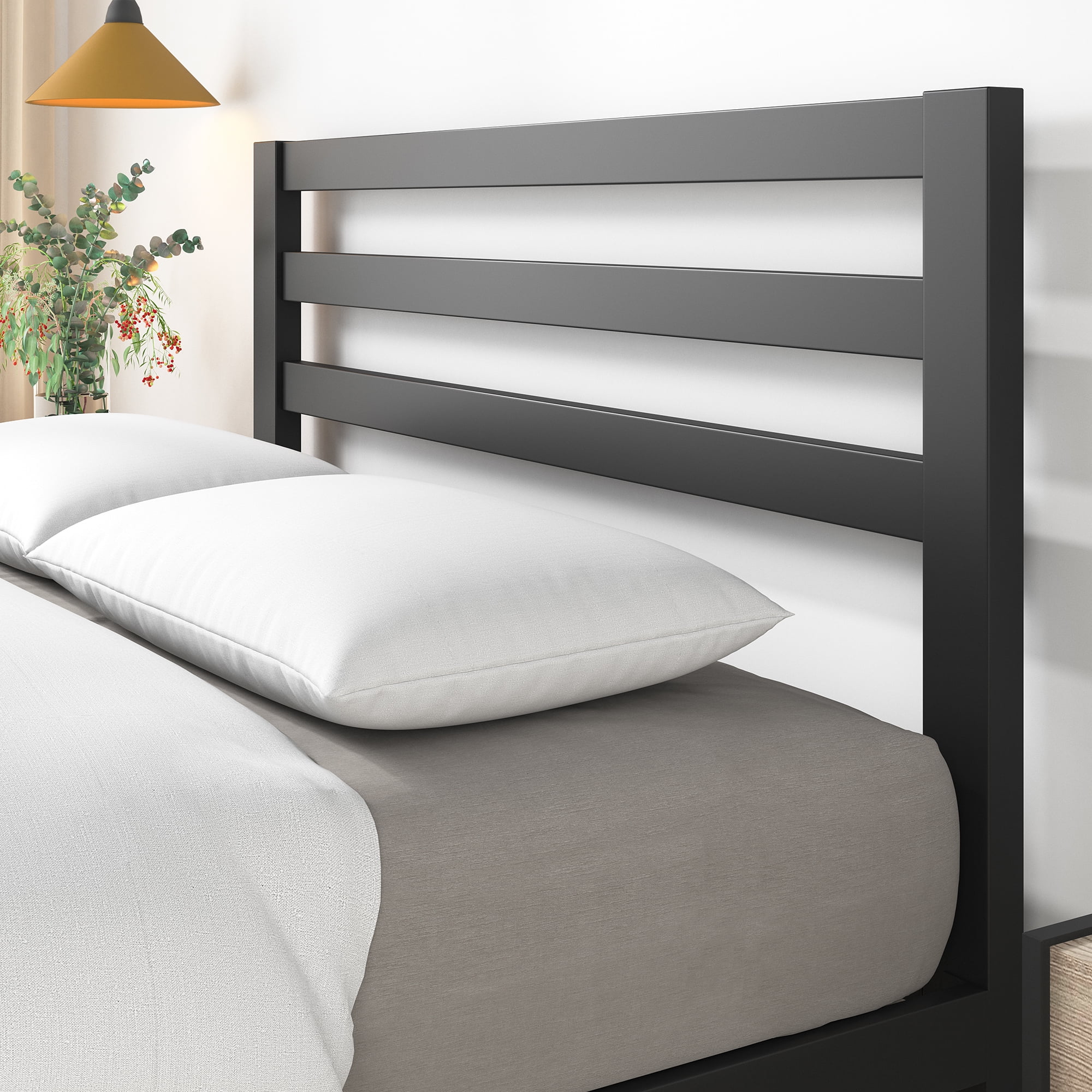 Zinus Arnav 10 White Metal Platform Bed Frame, Queen
