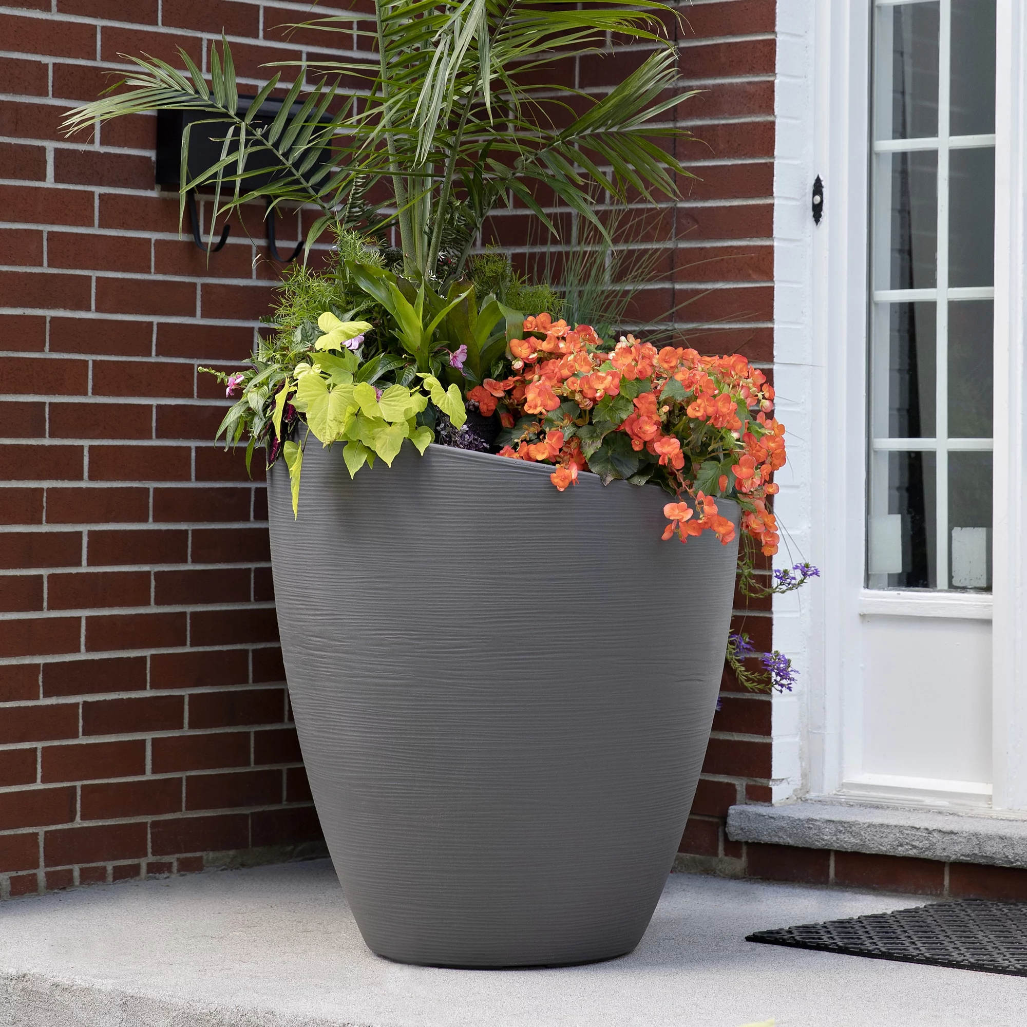 Modesto 30" Round Planter- Graphite Grey