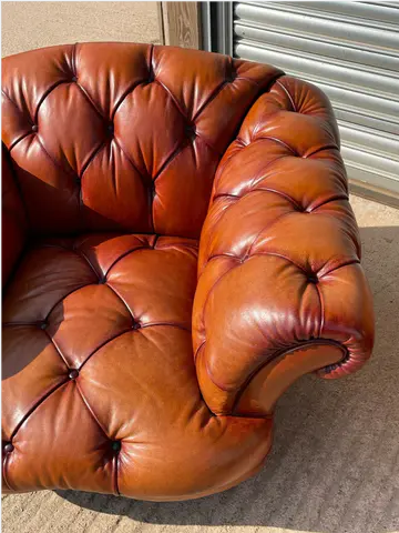 TETRAD OSKAR LEATHER SUITE INCLUDING GRAND SOFA, 2 ARMCHAIRS + FOOTSTOOL