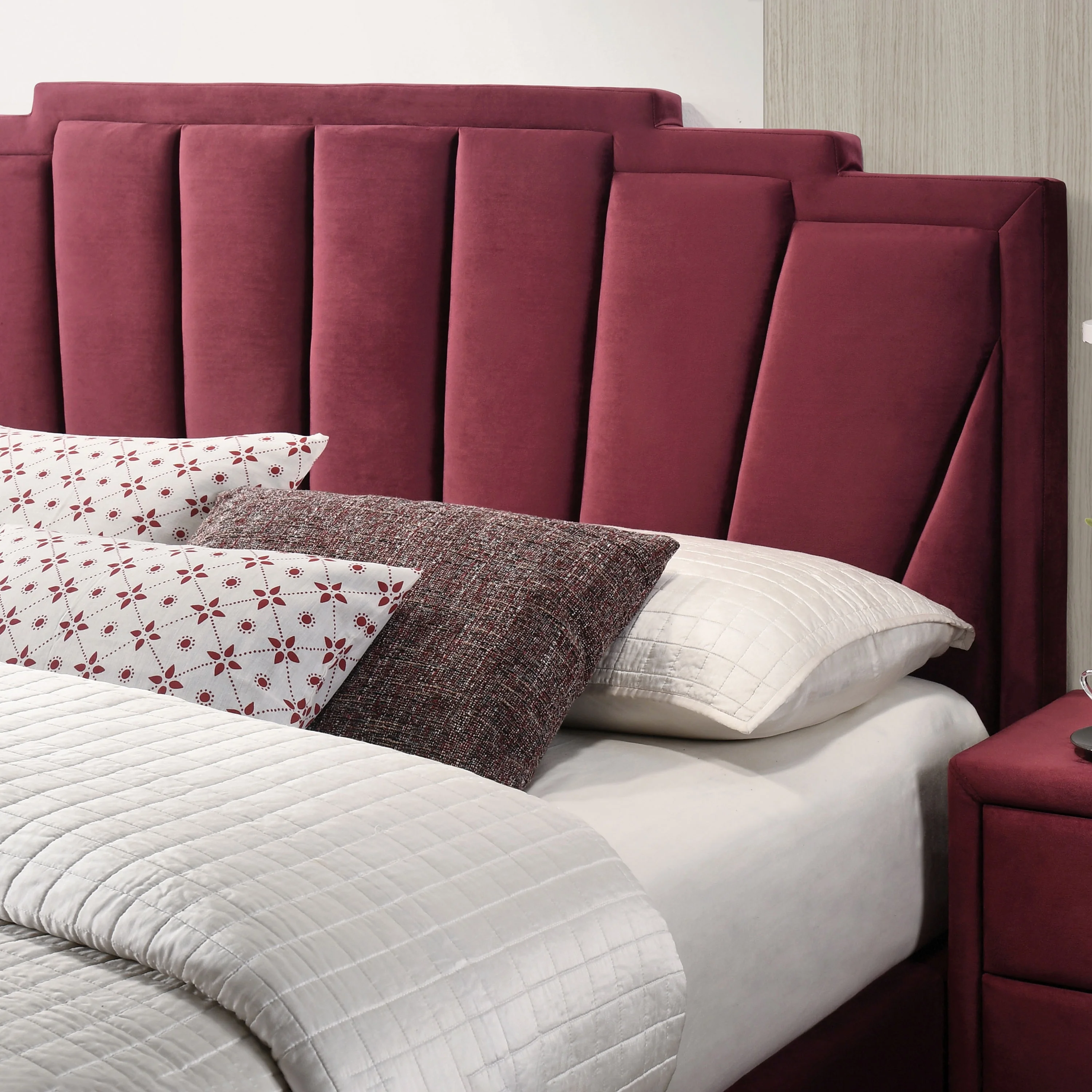 Furniture of America Gatsby Fabric Panel Bed, Red, King