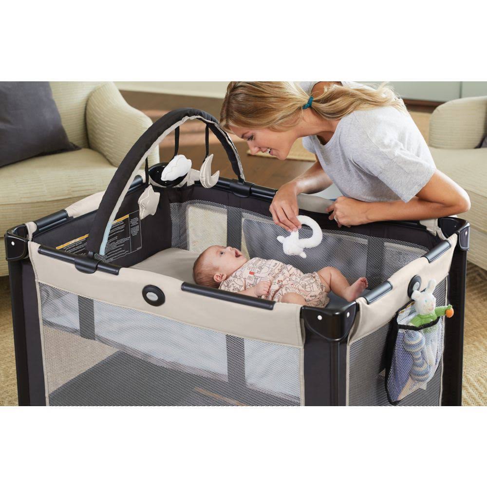 Graco Pack 'n Play on The Go Playard - Megean
