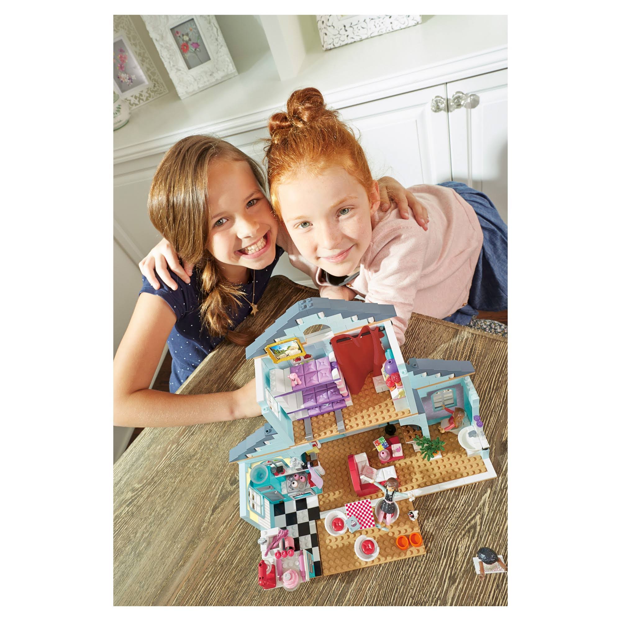 Mega Bloks American Girl Grace&s 2-in-1 Buildable Home (749 Pieces)