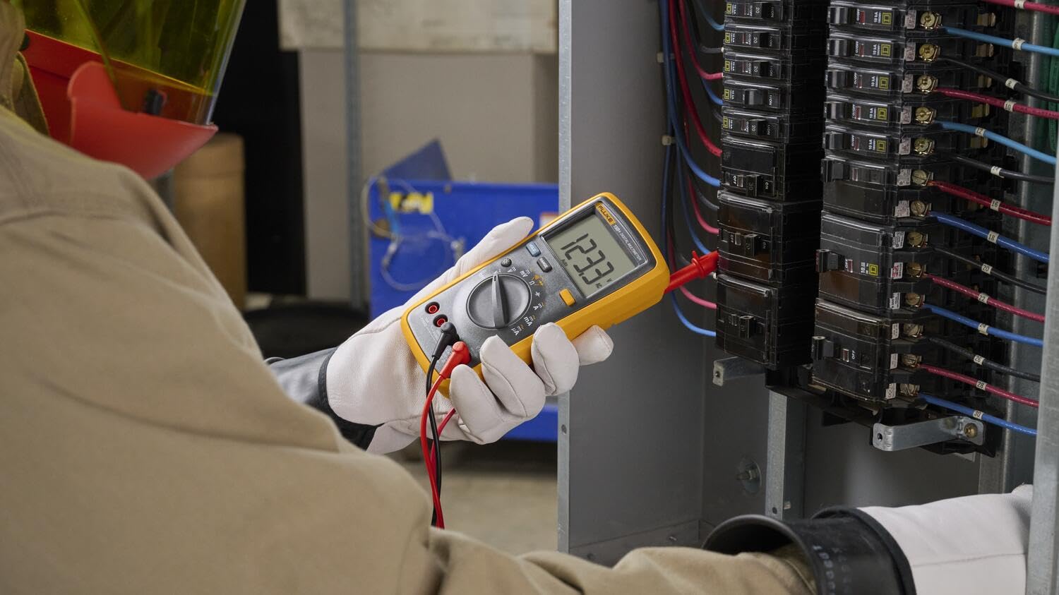 Fluke 15B+ Digital Multimeter, for Electrical Applications, Measures AC/DC Voltage and Current Measurements up to 1000V and 10A