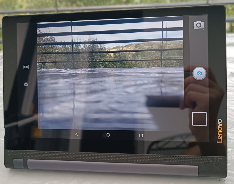 Tablet Lenovo Yoga Tab / 16GB / Wifi / 2GB RAM / 10"