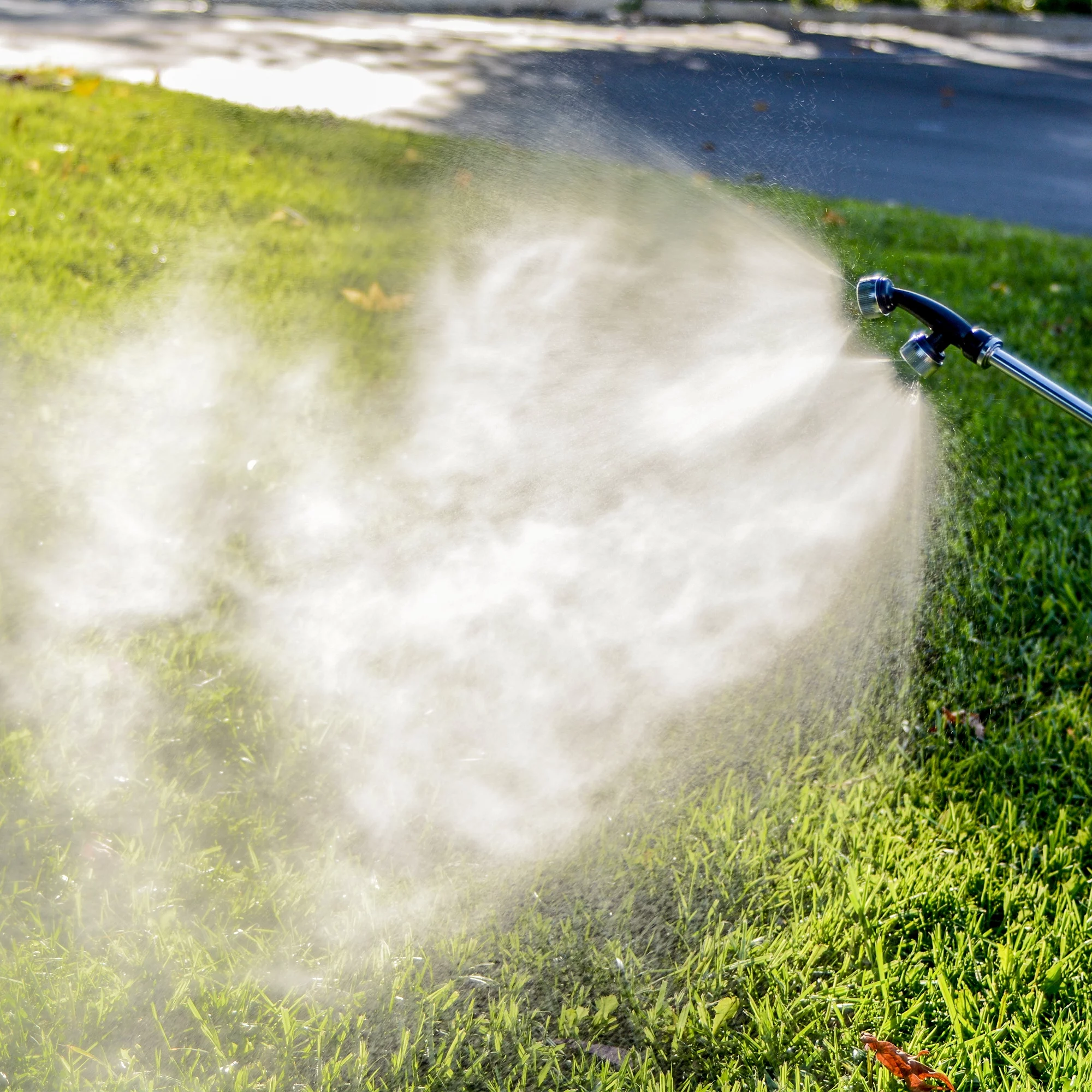 TOMAHAWK 5 Gallon Power Backpack Sprayer Pesticide Disinfectant Sprayer for Mosquitoes and Ticks