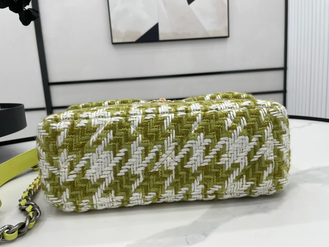 Chanel 19 Large Handbag Gold Hardware Green For Women, Women&rsquo;s Handbags, Shoulder Bags 11.8in/30cm