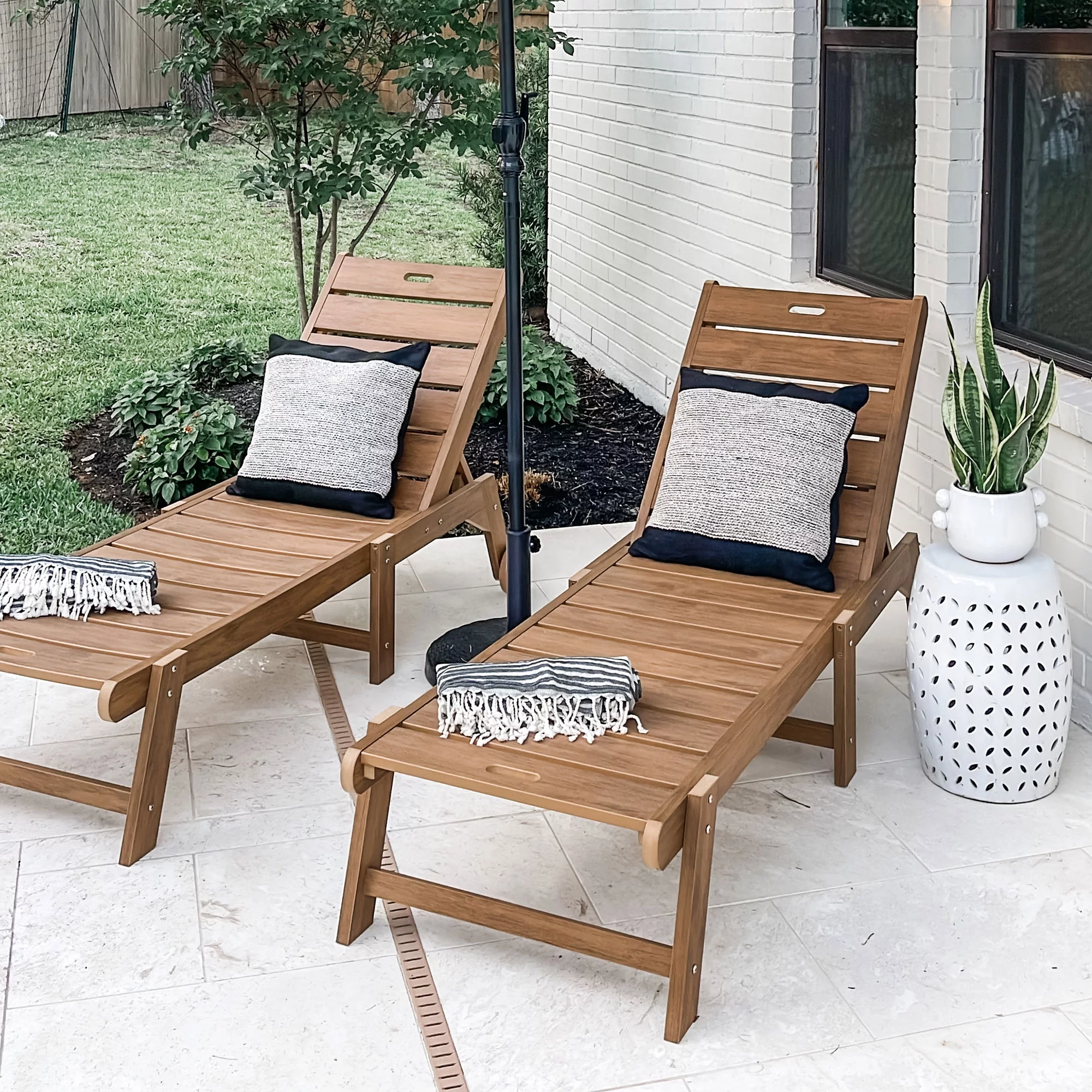 Dextrus Patio Chaise Lounge Chair With Wheel, Weather Resistant Poly Resin Fire Pit Chairs for Patio Pool Deck Lawn and Garden, Brown