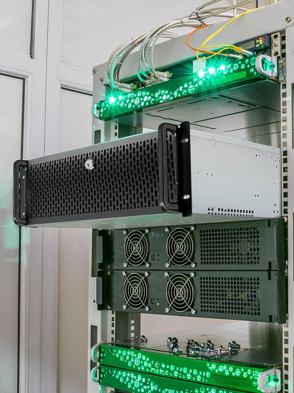 Rosewill 4U Server Chassis 15 Bay Server Case 15x 3.5 HDD Bays, E-ATX Board, Rackmount Server Case