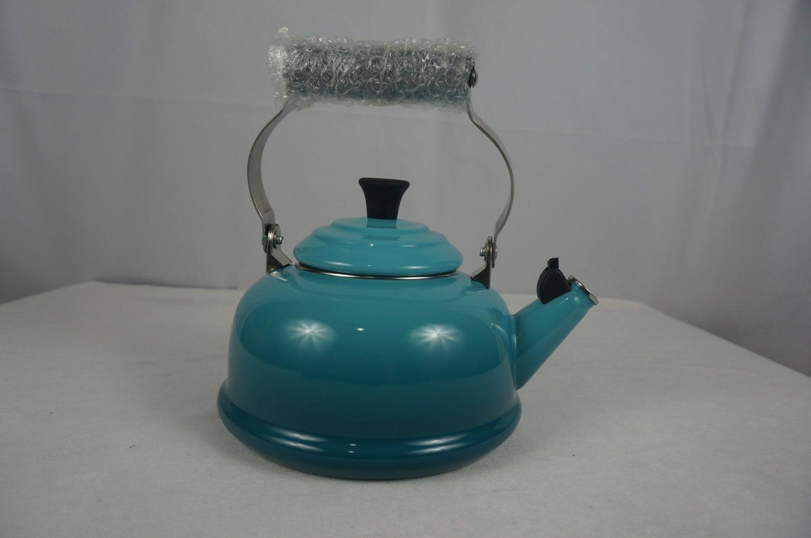 Le Creuset Classic Whistling Kettle - Caribbean