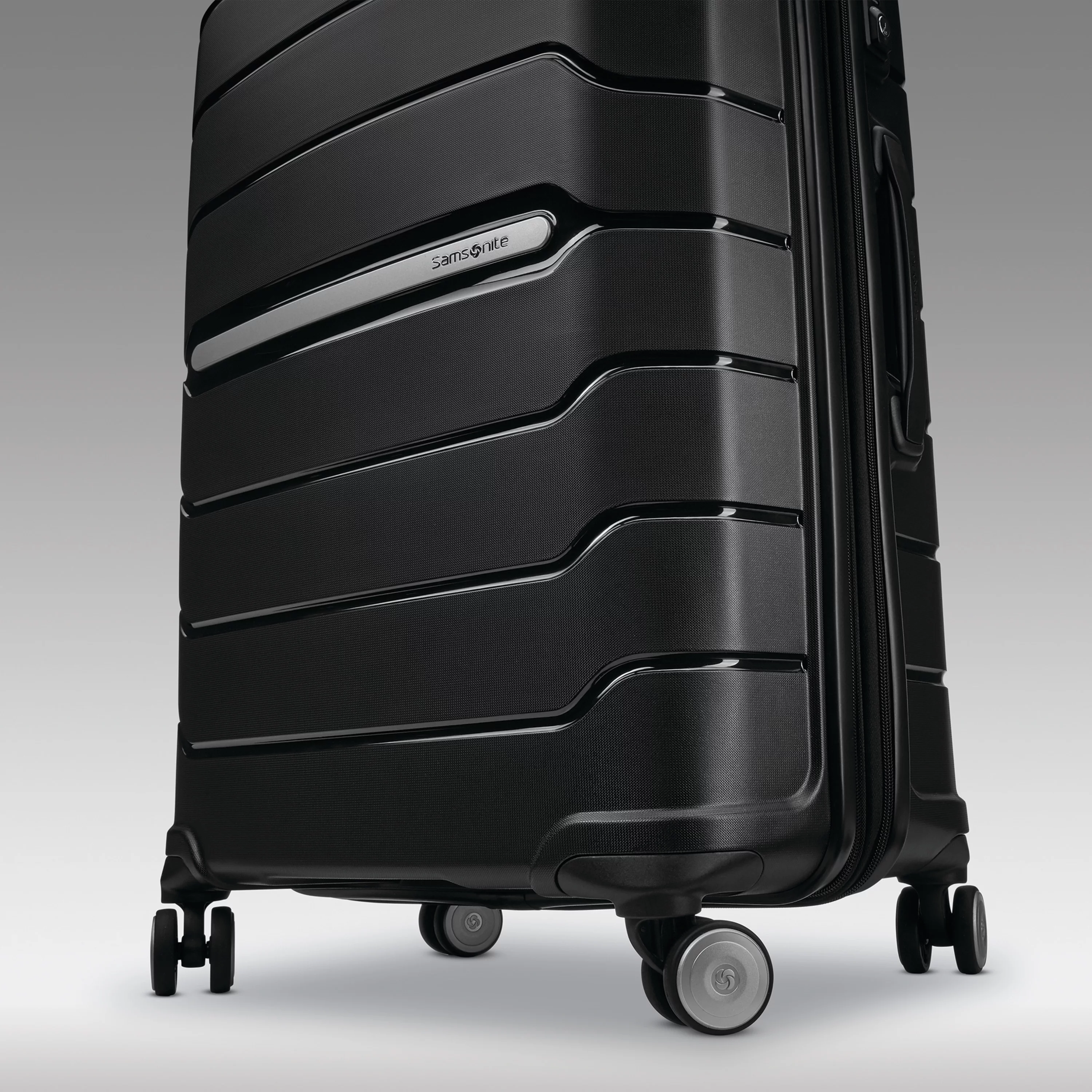 Samsonite Freeform 24" Hardside Spinner