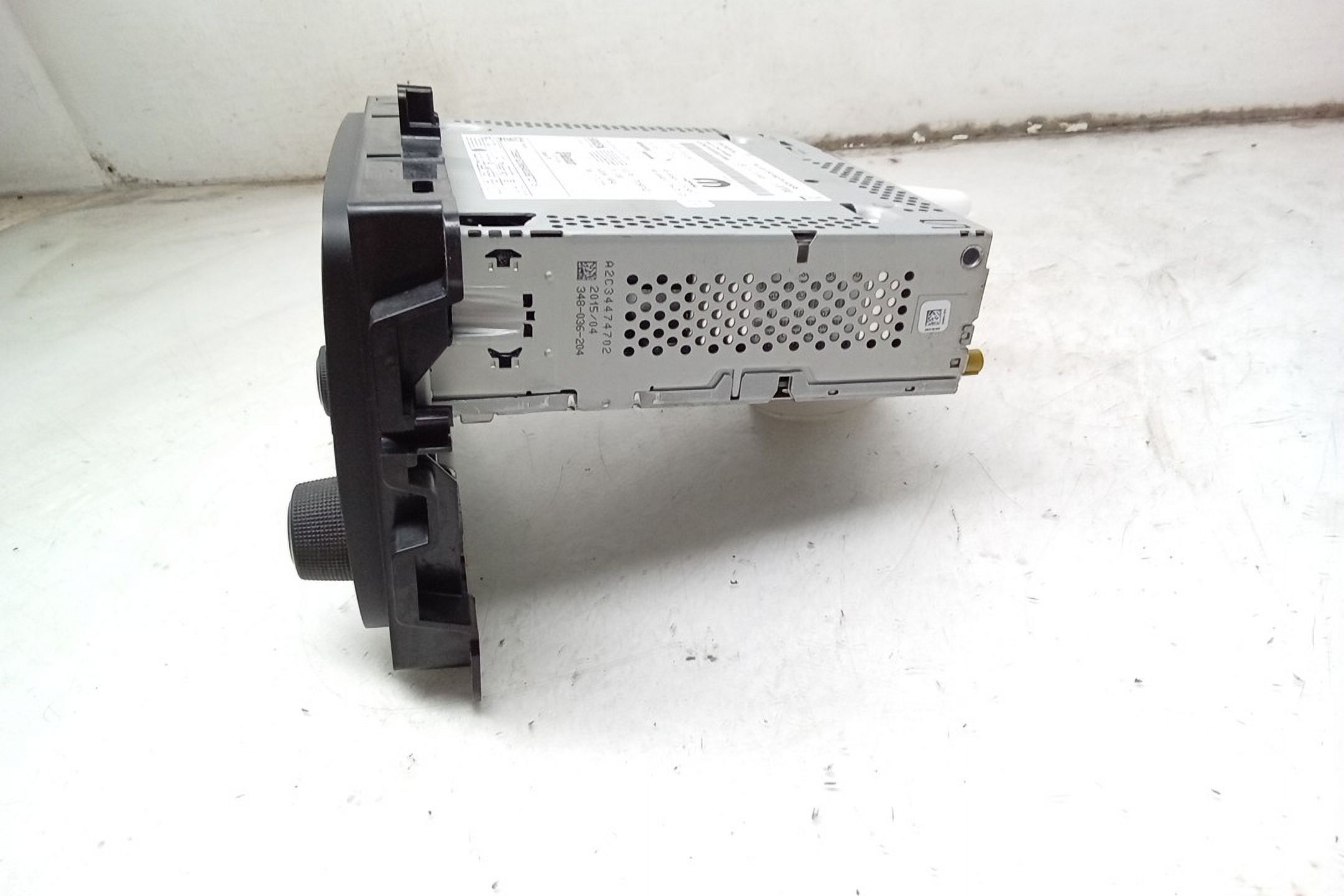 Pre-Owned 15 2015 Jeep Renegade Radio Receiver Display 5.0 Touchscreen OEM (Good)